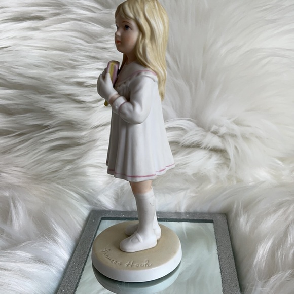 Frances Hook Sunday School Figurine - Picture 7 of 9